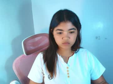 crimson_lily live cam