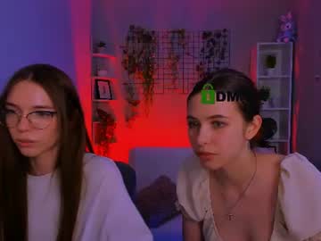 emilia_fly live cam
