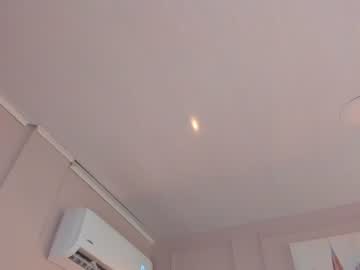 mia_kisses2 live cam