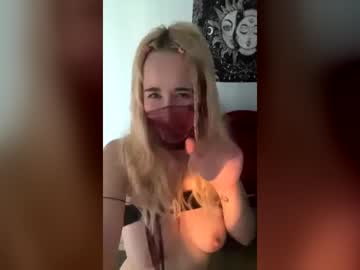sweetie4lips live cam